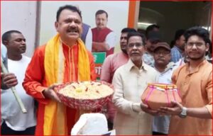 ঝালমুড়ির ঝাঁঝে ধরাশায়ী তৃণমূল, জয়ের উল্লাসে মাতল মুরলীধর সেন লেন